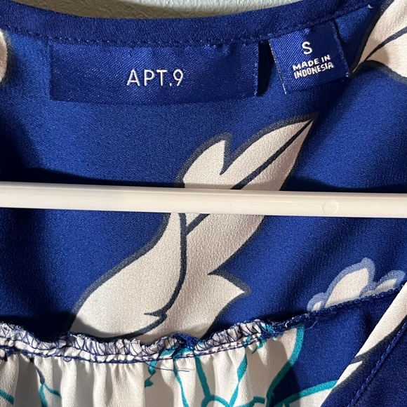 SELLING APT. 9 TOP FOR WOMEN SIZE SMALL COLOR FLORAL BLUE/WHITE💙🤍SPRING SEASON - Picture 8 of 15